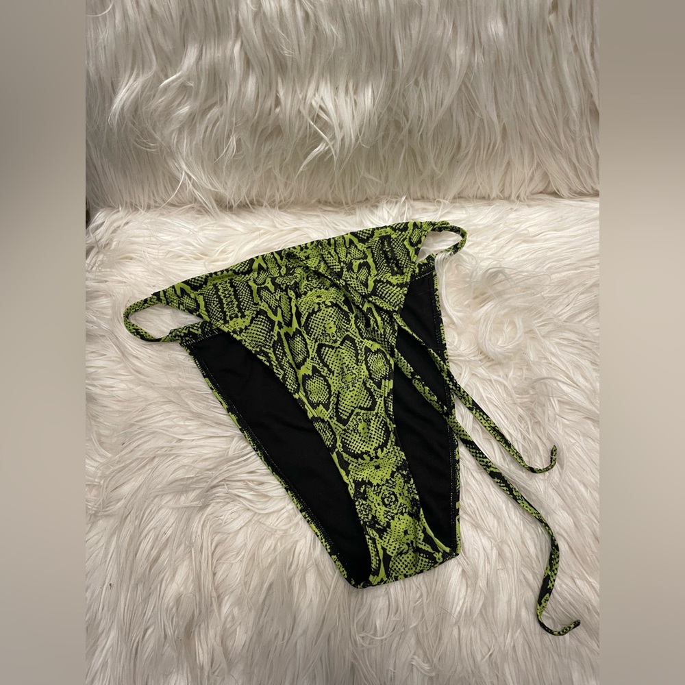 Wolf & Whistle | Snake 🐍 skin bikini bottoms